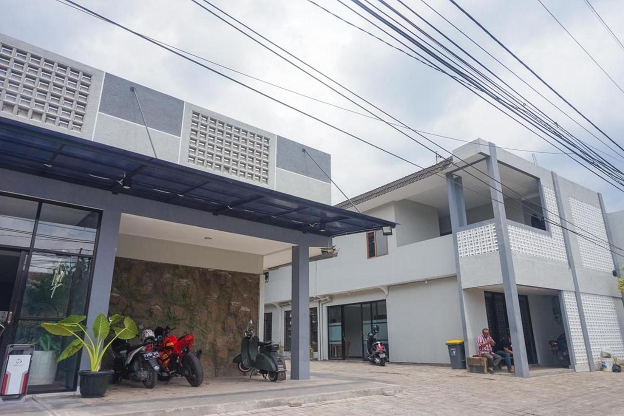 RedDoorz Plus @ Kalpataru Malang Bagian luar foto