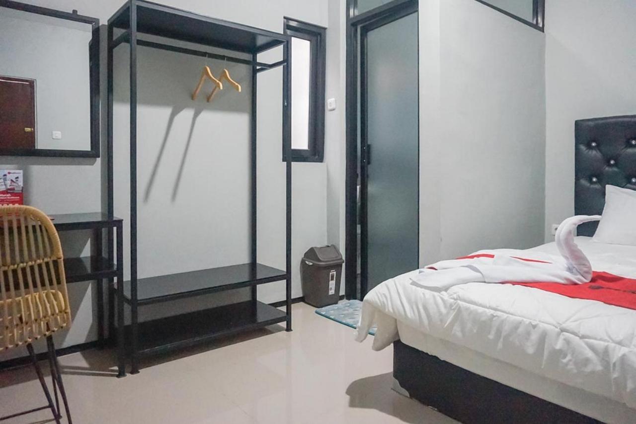 RedDoorz Plus @ Kalpataru Malang Bagian luar foto