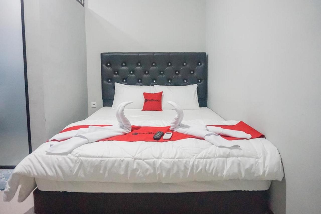 RedDoorz Plus @ Kalpataru Malang Bagian luar foto